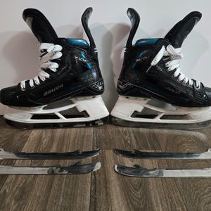 Bauer Supreme Mach Custom. Size 6.5 intermediate