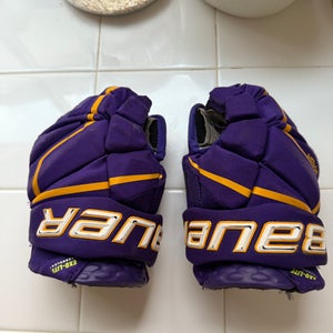 Bauer Vapor Hyperlite Gloves 10"  (Used)