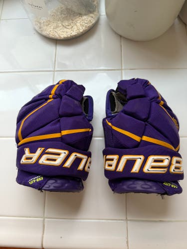Bauer Vapor Hyperlite Gloves 10" (Used)