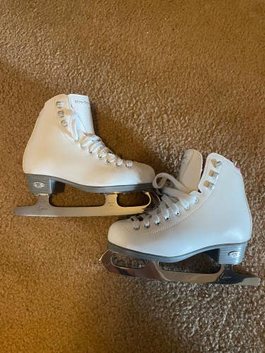 Riedell Pearl Figure Skates Junior 2 (Used)