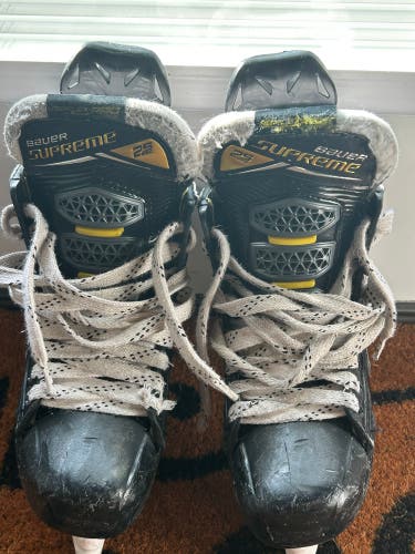 Bauer Supreme 2S Pro Hockey Skates Regular Width Pro Stock Size 4.5 (Used)