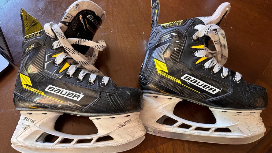 Bauer Supreme M4 Hockey Skates Regular Width Size 1.5 (Used)