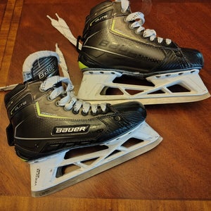Bauer Elite Hockey Goalie Skates 5.5 (Used)