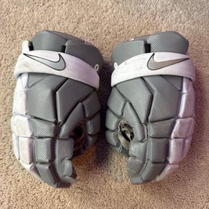 Nike Vapor Lacrosse Gloves Adult Small (Used)