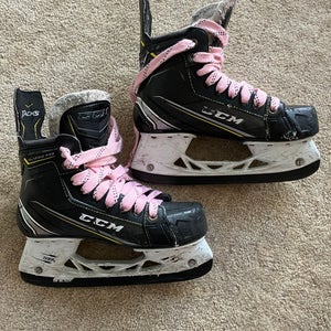 2022 CCM Tacks Classic Pro Hockey Skates Regular Width 6.5 (Used)