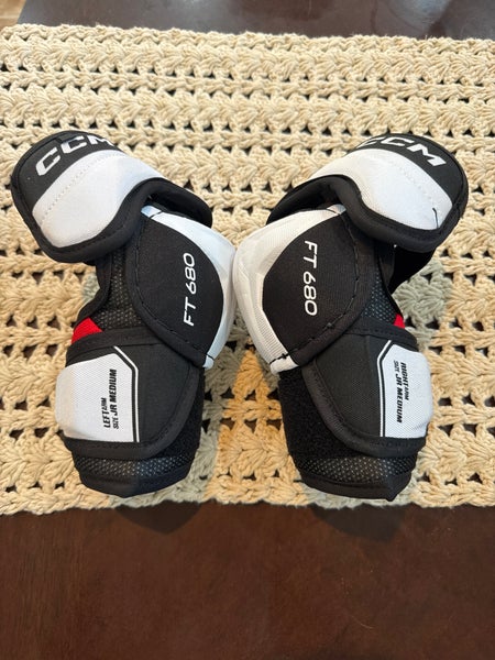 Medium Junior CCM Elbow Pads (Used)