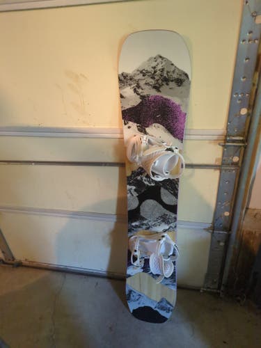 Women's Aperture Snowboard With Bindings Freestyle Soft Flex True Twin (New)