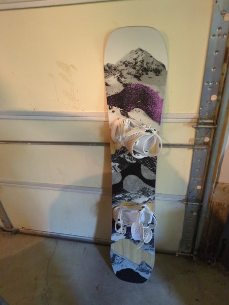 Women's Aperture Snowboard With Bindings Freestyle Soft Flex True Twin (New)