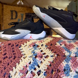 Kid's Size M 7.0 (W 8.0) Jordan Shoes (New)