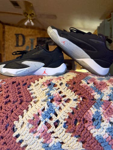 Kid's Size M 7.0 (W 8.0) Jordan Shoes (New)