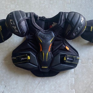 Junior Small CCM Tacks Shoulder Pads (Used)