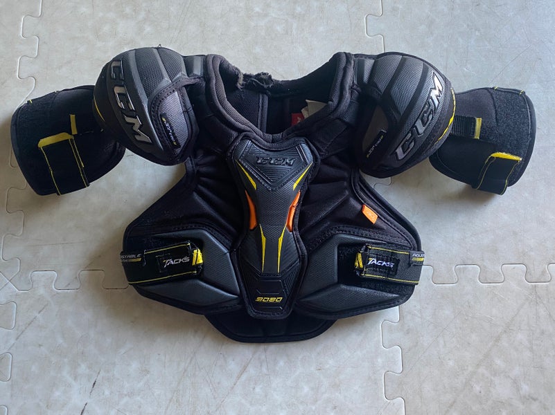 Junior Small CCM Tacks Shoulder Pads (Used)