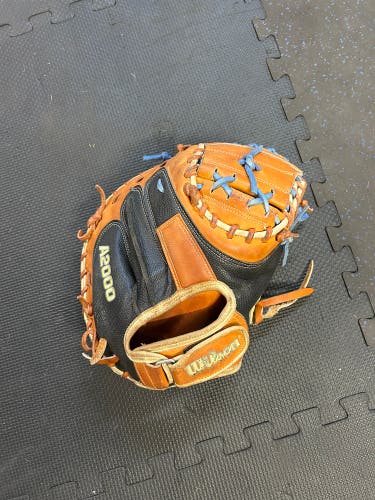 Wilson RH A2000 Catcher's Glove 34" (Used)