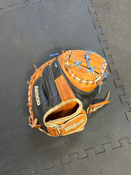 Wilson RH A2000 Catcher's Glove 34" (Used)