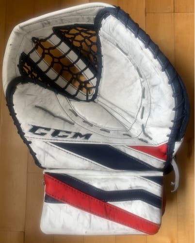CCM Extreme Flex III Regular Glove (Used)