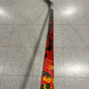 Intermediate Bauer Vapor FlyLite Hockey Stick Left Hand P88 (Used)