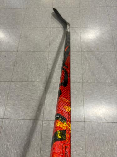 Intermediate Bauer Vapor FlyLite Hockey Stick Left Hand P88 (Used)