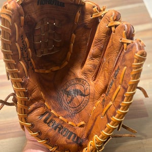 Nokona Buckaroo AMG 175K Baseball Glove