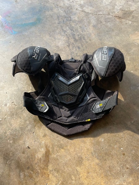 Intermediate Large CCM Supreme Shoulder Pads (Used)