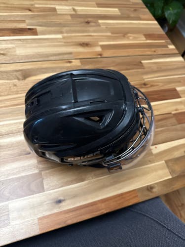 Small Bauer Re-Akt 155 Helmet (Used)