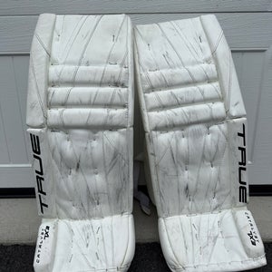 29"  2024 True Catalyst 7X3 Goalie Leg Pads  (Used)