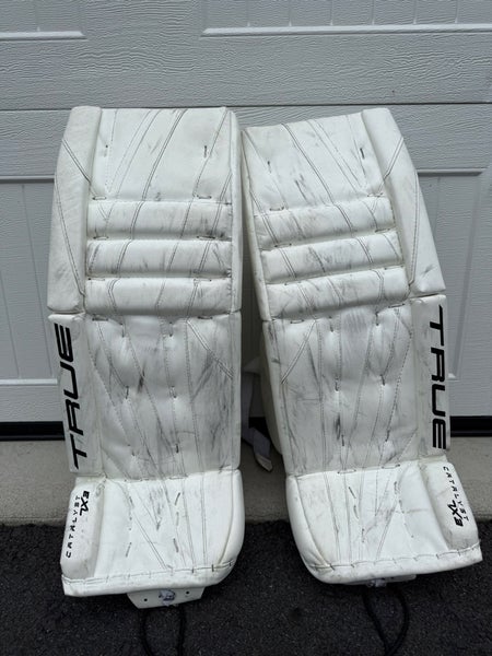 29"  2024 True Catalyst 7X3 Goalie Leg Pads  (Used)