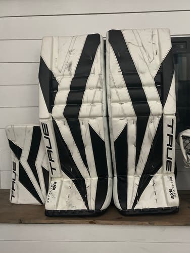 True 9X3 Regular Goalie Full Set no Glove (used)