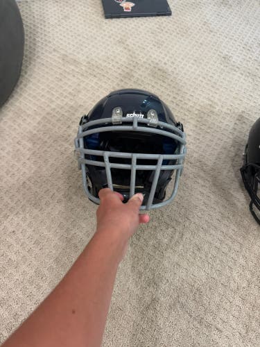 Youth Medium Schutt F7 Helmet (Used)