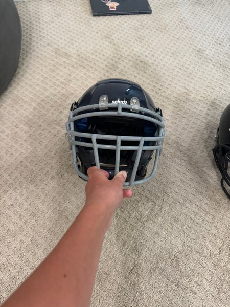 Youth Medium Schutt F7 Helmet (Used)