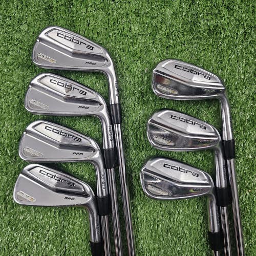 Cobra Fly-Z Pro Forged Iron Set 4-Pw Dynamic Gold R300 Regular Steel RH +1.25"