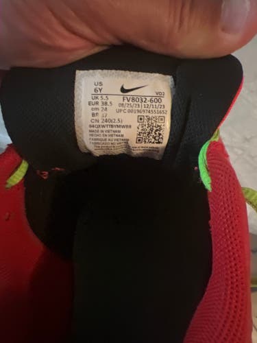 Red Kid's Size M 6.0 (W 7.0) Nike Low Top Force zoom trout 9 pro (Used)