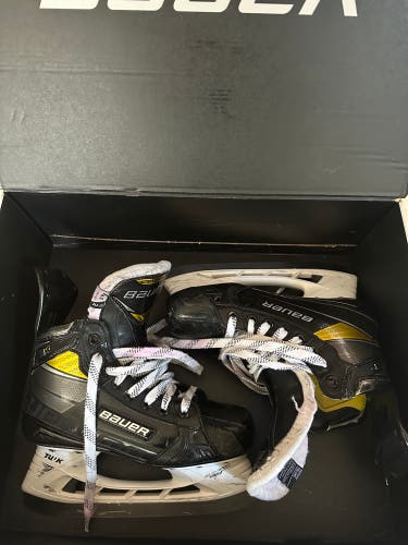 Bauer Supreme 3S Pro Hockey Skates Regular Width Size 4.5 (Used)