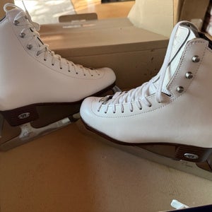 Riedell Figure Skates B Junior 3.5 (New)