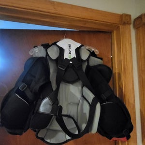 Medium Vaughn SLR3 Goalie Chest Protector (Used)