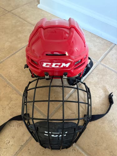 Small CCM Tacks 910 Helmet And Cage (Used)