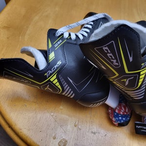 CCM Tacks 1092 Hockey Skates Regular Width 7 (New)