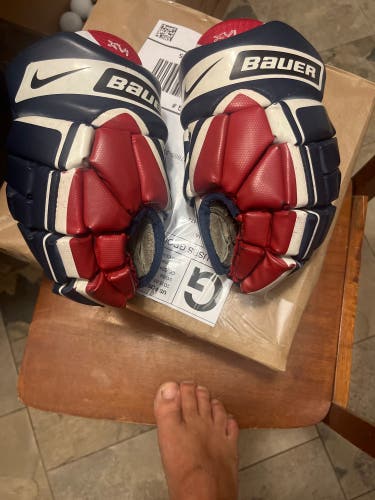 Bauer vapor XVl jr 11” gloves