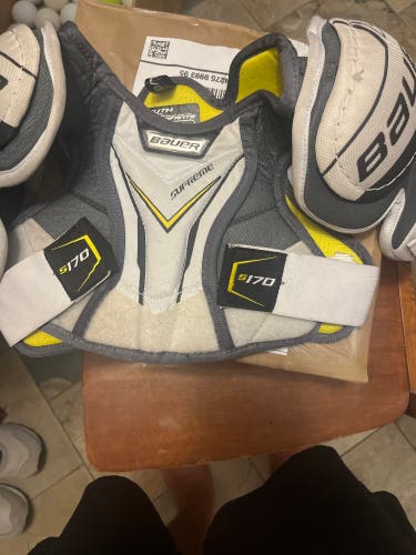 Bauer Supreme S170 Youth L Shoulder Pads