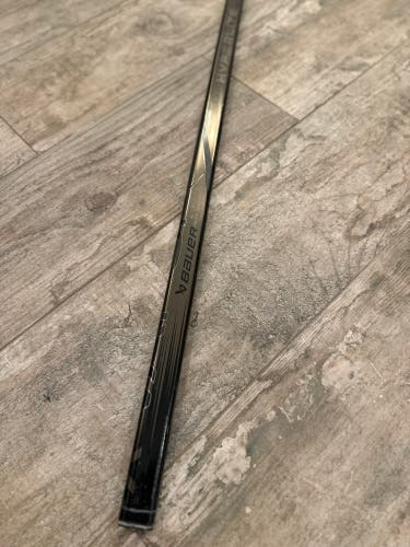 Senior Bauer Vapor Hyperlite 2 Right Handed Hockey Stick P92 (Used)