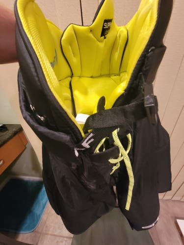 Senior Medium Graf Hockey Pants (New)