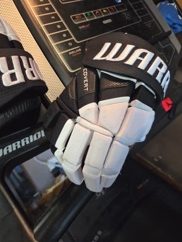 Warrior Covert QR6 Gloves 13" Pro Stock (Used)