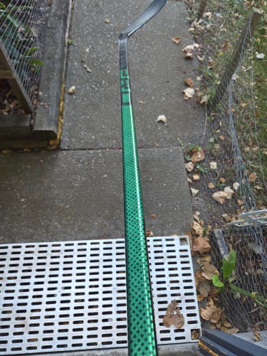Senior PRO Red Line Right Handed Hockey Stick Mid Pattern Pro Stock (Used)