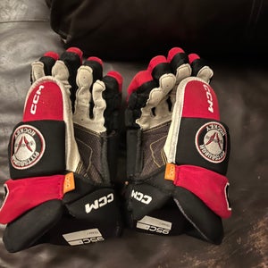 Pittsburgh Vengeance USPHL CCM Gloves