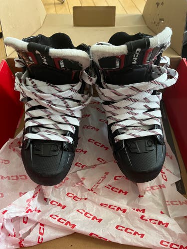 CCM EFLEX 6.9 Hockey Goalie Skates Size 3.5 (Used)