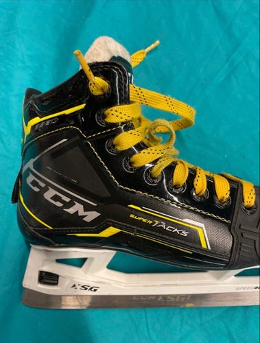 CCM Hockey Goalie Skates Regular Width Size 5 (Used)