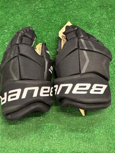 Black Junior Bauer Supreme 150 Gloves 13" (Used)