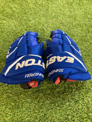 Blue Junior Easton Synergy Gloves 11" (Used)