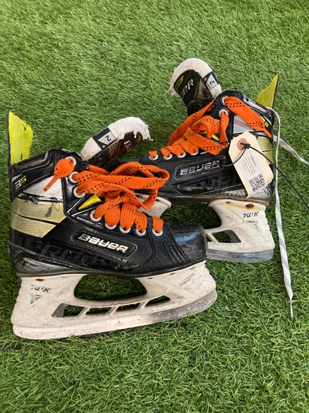 Junior Bauer Supreme 3S Hockey Skates Regular Width Size 3 (Used)
