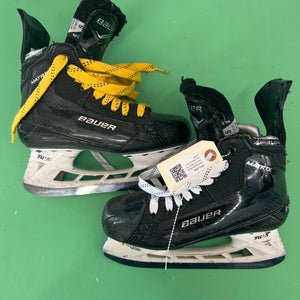 Intermediate Bauer Supreme Matrix Hockey Skates | Size 5 Fit 3
