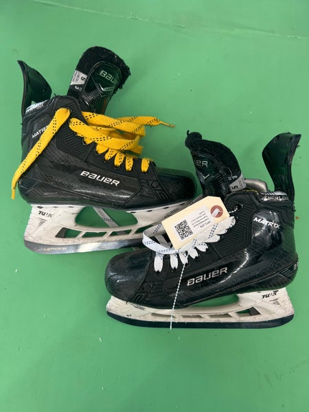 Intermediate Bauer Supreme Matrix Hockey Skates | Size 5 Fit 3